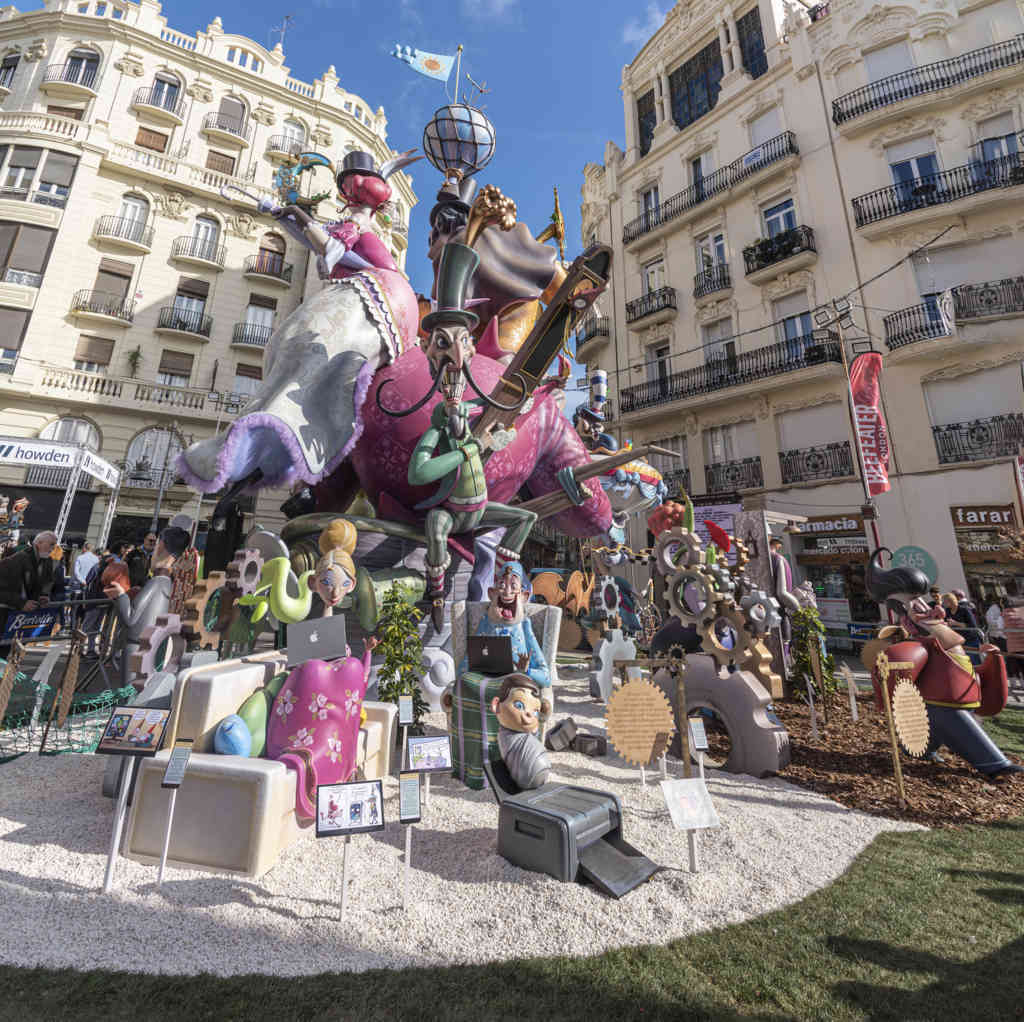Valencia - fallas 2023 - falla Grabador Esteve-Cirilo Amoros - De aquellos polvos estos lodos 03.jpg